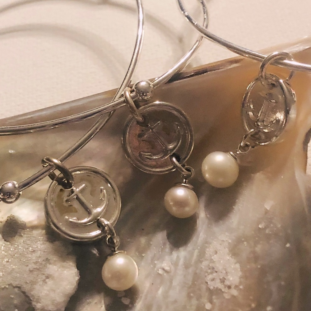 Vantel Pearls Treasured Charm Bracelet-Anchor
